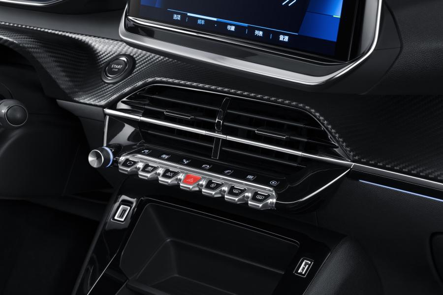 Детали интерьера Peugeot e-2008 2020 года  (CN) (фото 17 из 19)